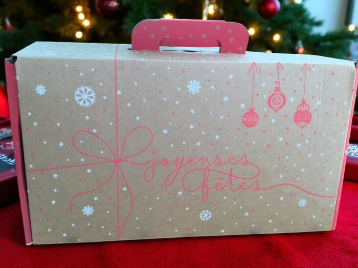 Valisette carton kraft "joyeuses fêtes" pour un cadeau sur-mesure